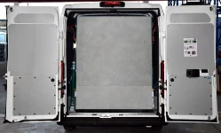 pedana di carico aperta nel cassone del Jumper