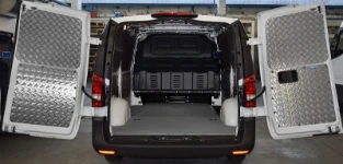 Piano di carico in multistrato gommato e pannelli in alluminio per Vito