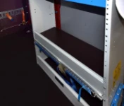 Piano in legno nel Nissan NV400