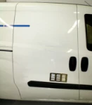 Presa d'aria a gelosia sulla portiera laterale del Doblò