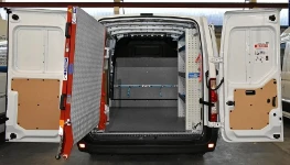 Rampa di carico ruotata per accedere al vano del Movano