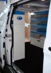 Scaffalatura Ford Custom vista dalla porta laterale