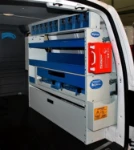 Scaffale sul fianco destro del VW Caddy