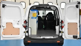 Scaffali e contenitori per allestimento Ford Courier 2014