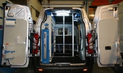 Scudo con coperture per pavimento e pareti. Allestito da Syncro System