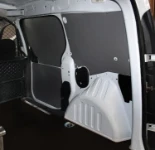 Sistemi di bloccaggio su parete furgone attrezzato per controllo sistemi di misurazione liquidi