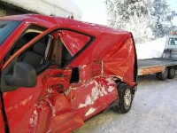 Transporter colpito da treno, carrozzeria dopo l'impatto