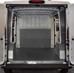 Vano di carico del Fiat Ducato con pianale e pannelli rivestimento pareti