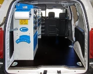 Vano di carico del Partner Peugeot con protezioni e cassetti