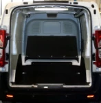 Vano di carico dello scudo con copri paratia, pianale, pannellatura e copri ruota.